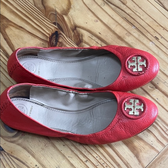 Tory Burch Shoes - TORY BURCH Allie Napa Leather Ballet Flats in Samba Coral Red